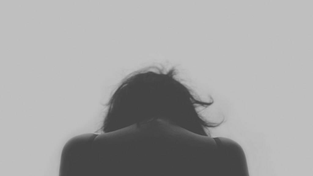 悲しい女性